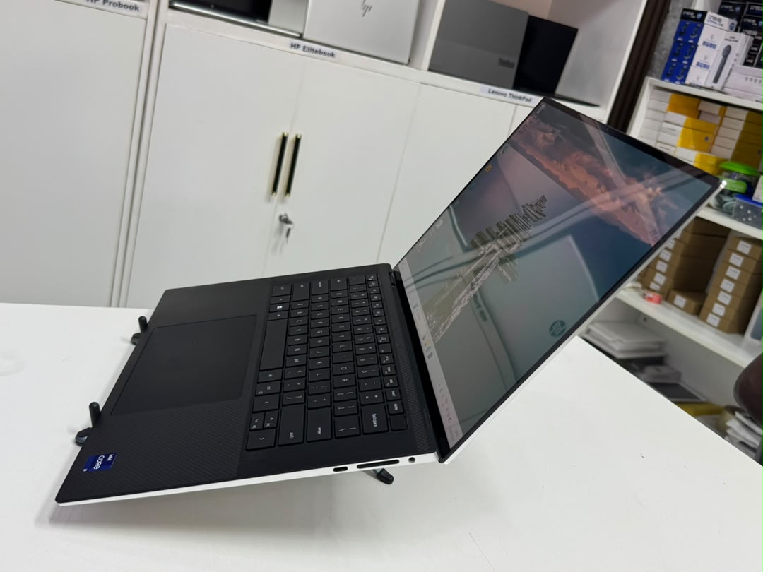 Dell XPS 15 9520 —