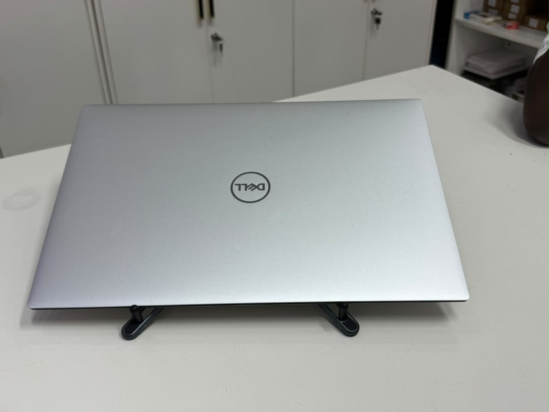 Dell XPS 15 9520 —