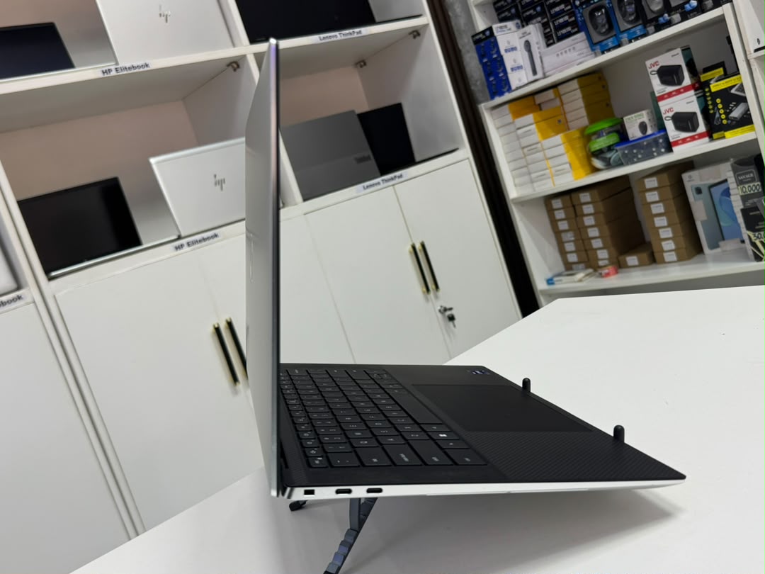 Dell XPS 15 9520 —