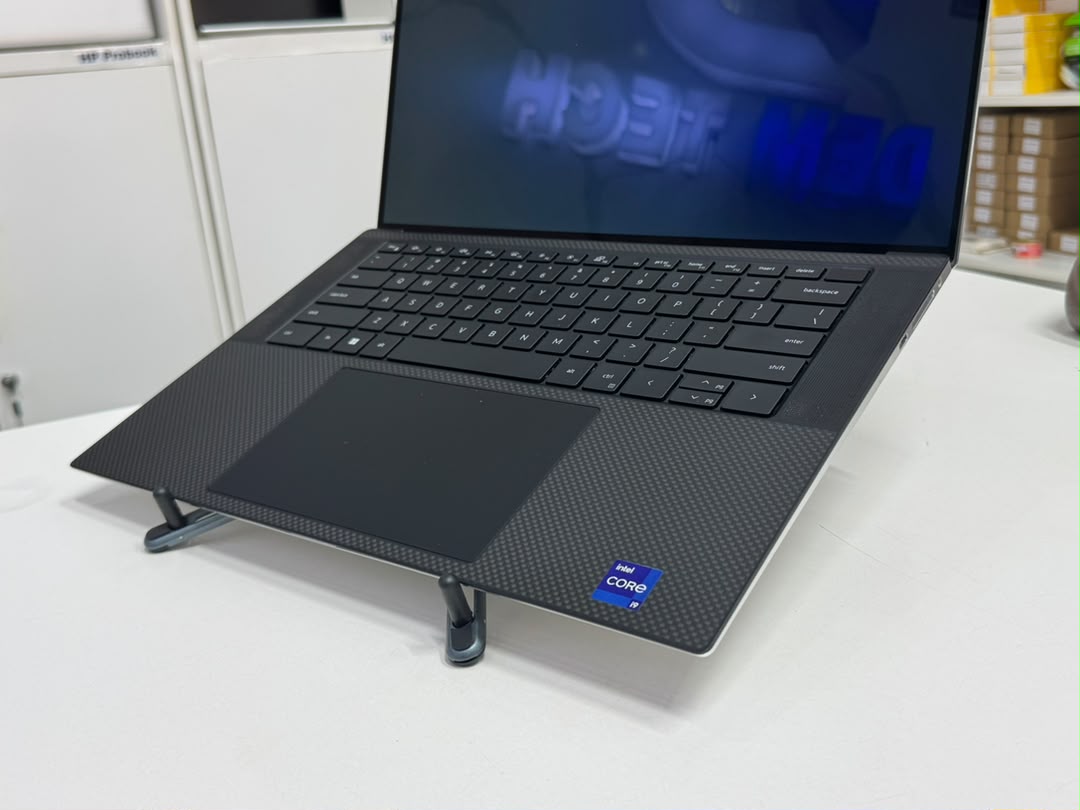Dell XPS 15 9520 —