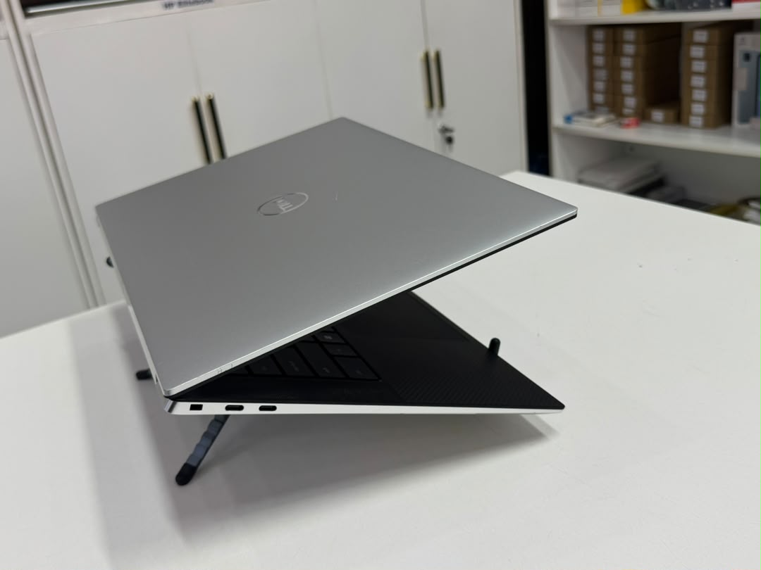 Dell XPS 15 9520 —