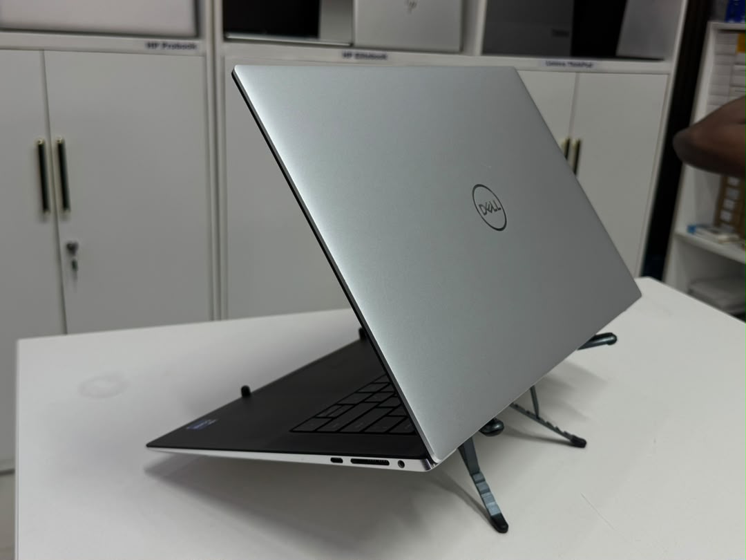 Dell XPS 15 9520 —