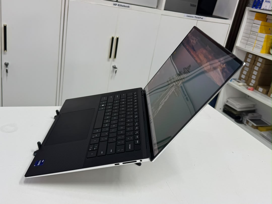 Dell XPS 15 9520 —