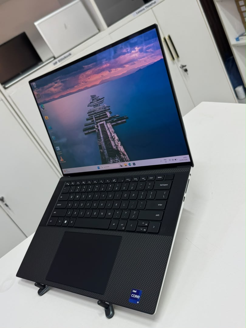 Dell XPS 15 9520 —